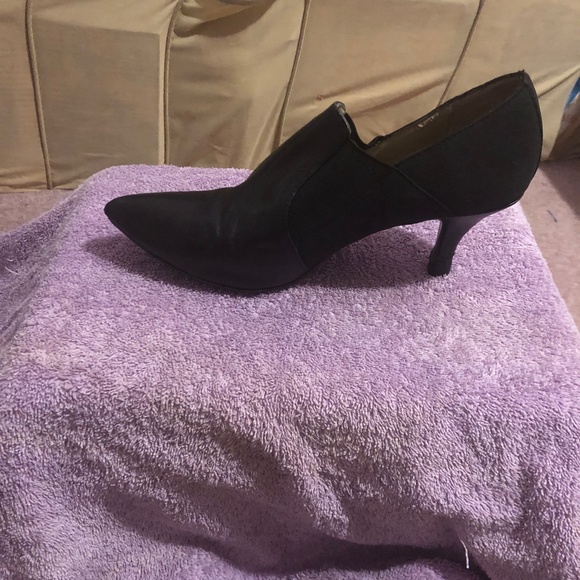 Comfortable Black Leather Sophisticated ankle booties 1920 pointed kitten heels - Picture 6 of 13